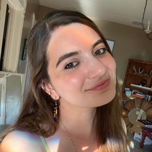 Meet your Posher, Elle of Joliet Thrift Store